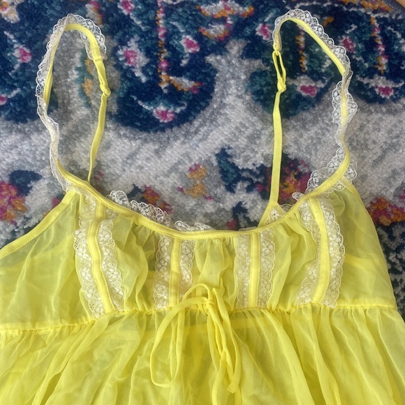 VINTAGE VICTORIAS SECRET XS Yellow Lace Lingerie - Picture 2 of 4